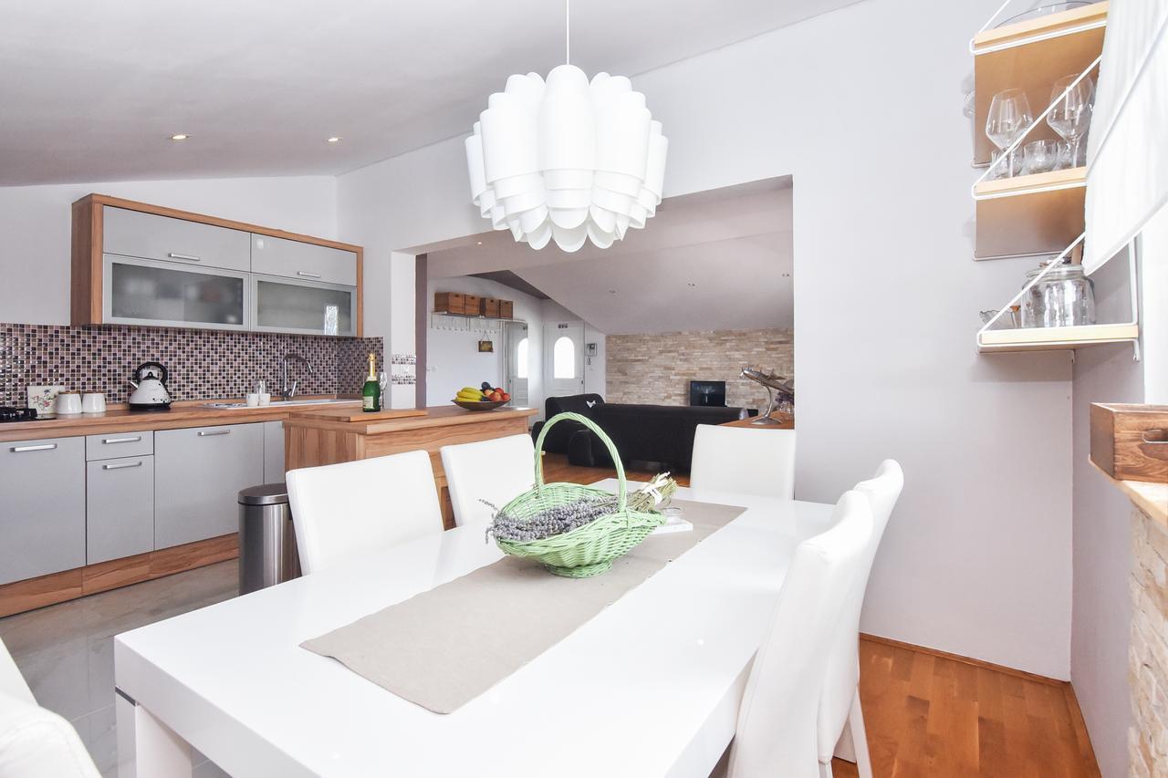 Apartment Larisa Gornji Karin Exteriér fotografie